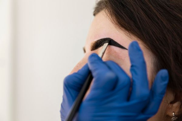 Lash & Brow Tinting: Choosing the Right Professional Products