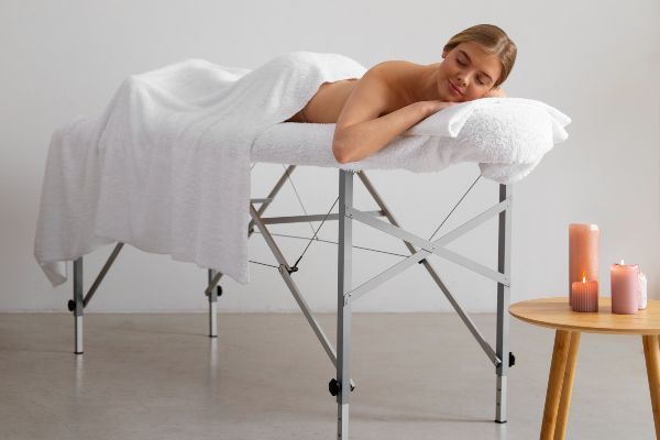Portable Beauty Beds: Are They Worth It for Mobile Beauticians?